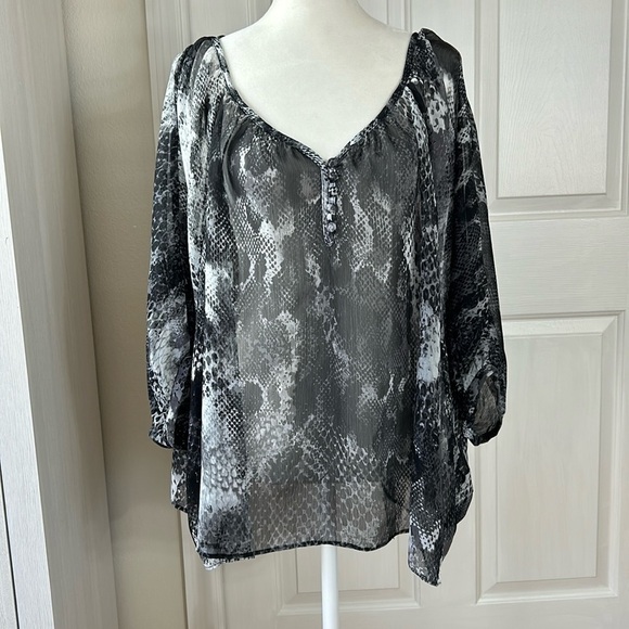 Express Gray Sheer Snakeskin Patterned Long Sleeve Batwing Blouse M - Picture 1 of 7